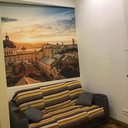 Apartment on Khorvatska Street Lviv Buitenkant foto