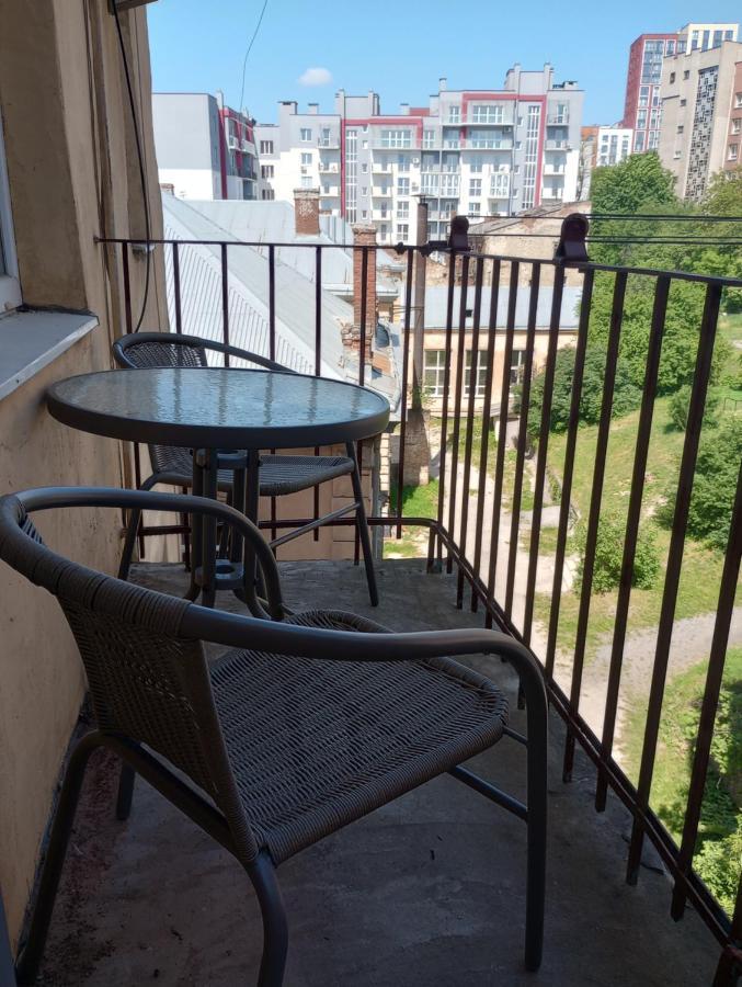 Apartment on Khorvatska Street Lviv Buitenkant foto