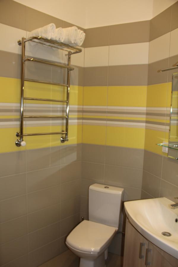 Apartment on Khorvatska Street Lviv Buitenkant foto