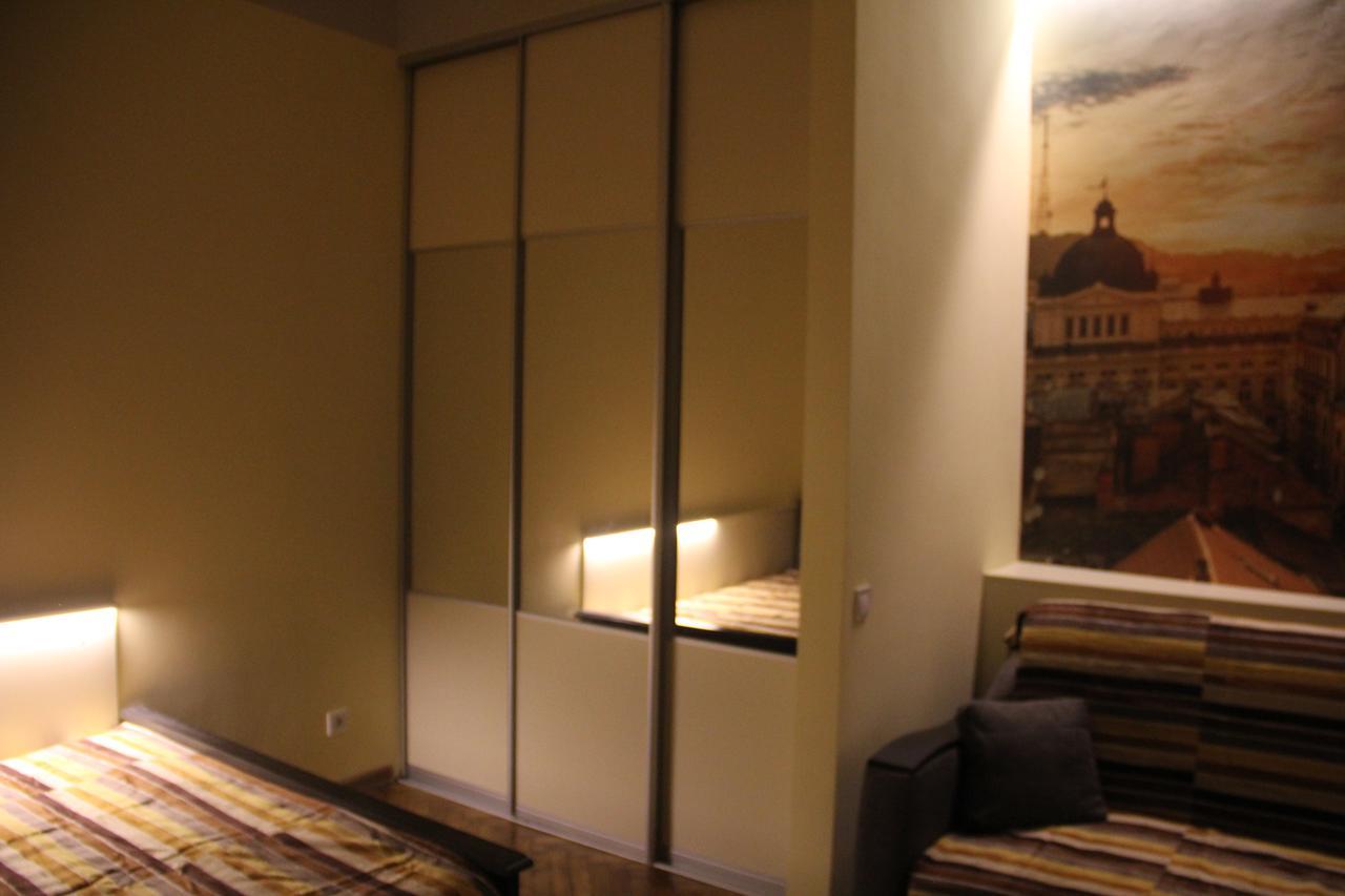 Apartment on Khorvatska Street Lviv Buitenkant foto