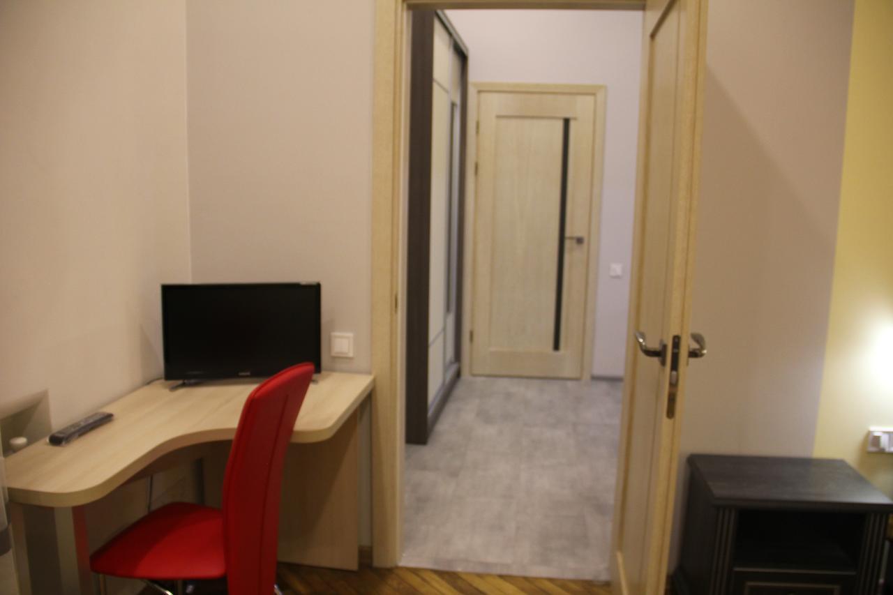 Apartment on Khorvatska Street Lviv Buitenkant foto