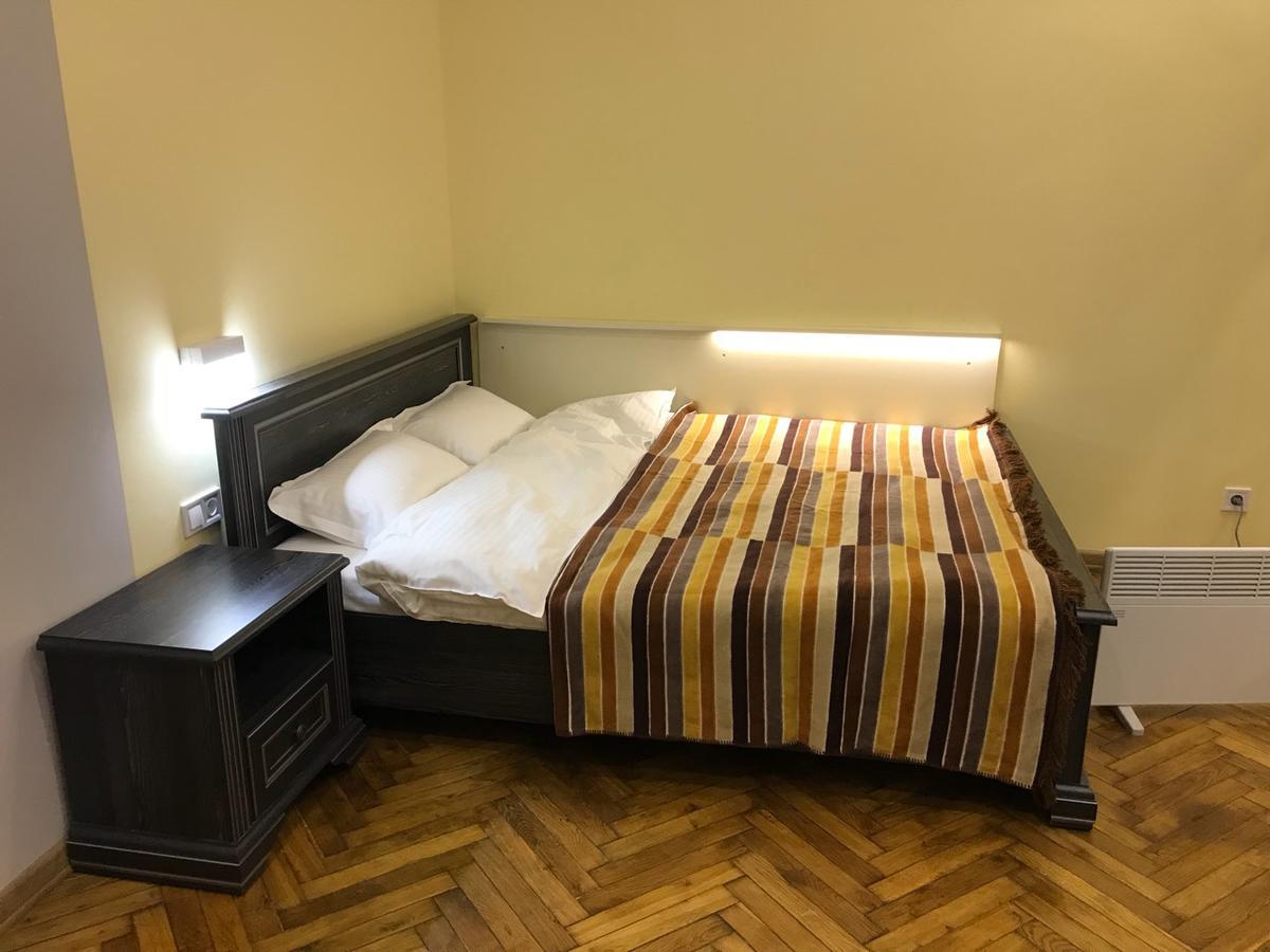 Apartment on Khorvatska Street Lviv Buitenkant foto