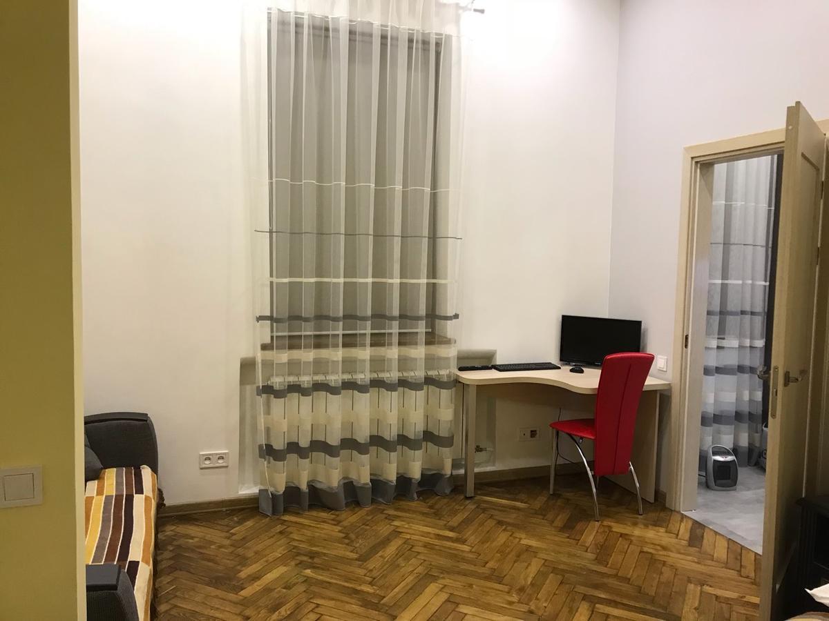 Apartment on Khorvatska Street Lviv Buitenkant foto