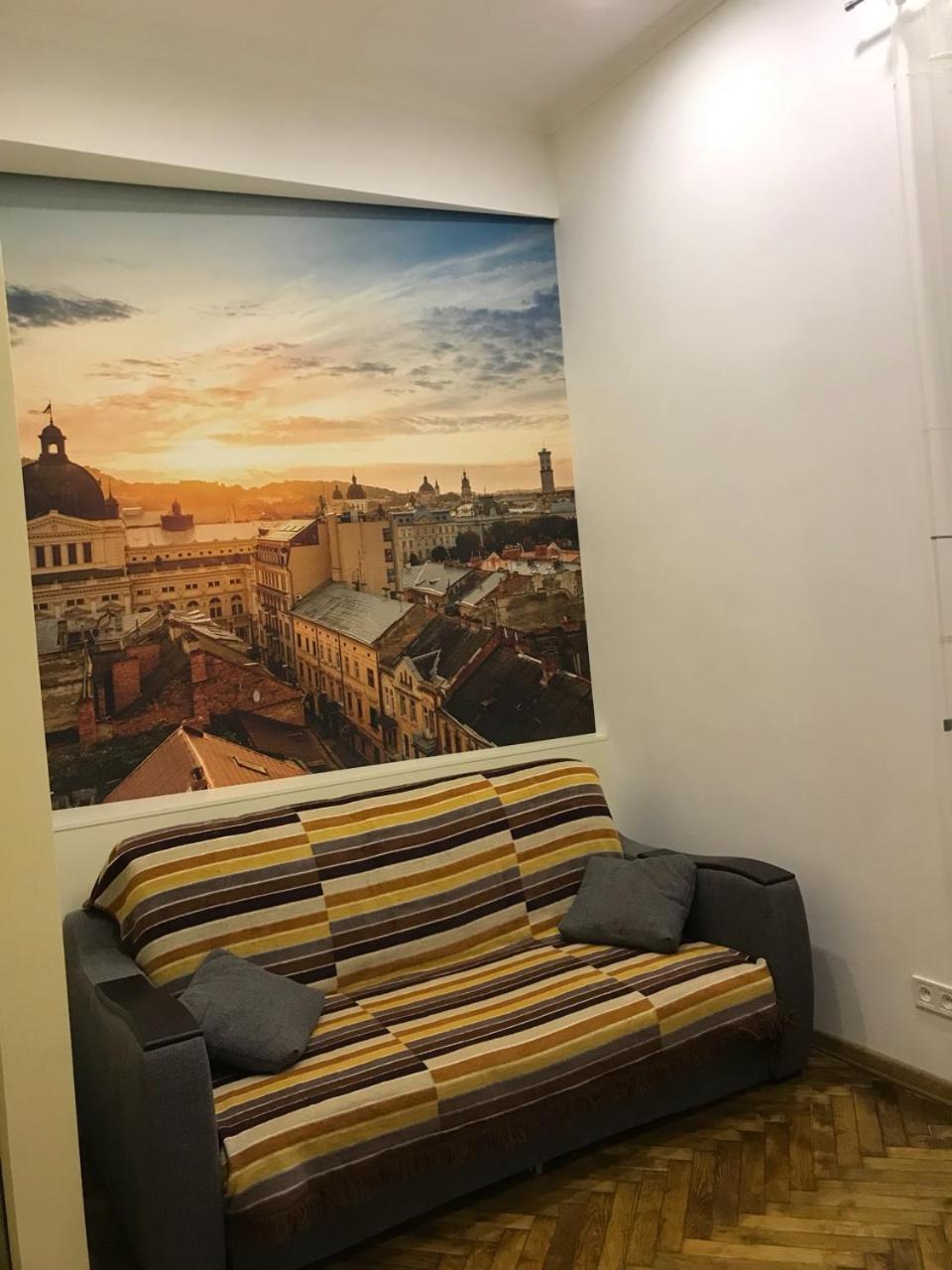 Apartment on Khorvatska Street Lviv Buitenkant foto