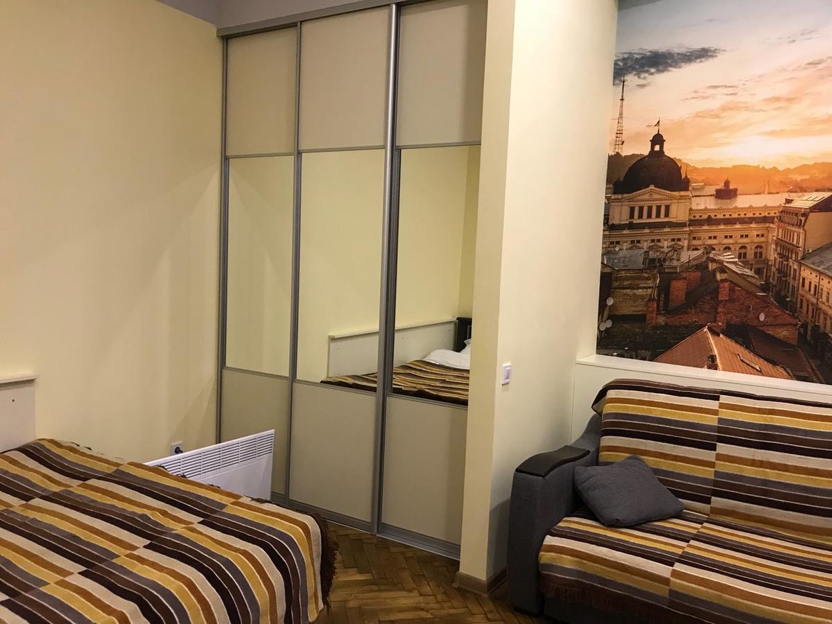 Apartment on Khorvatska Street Lviv Buitenkant foto